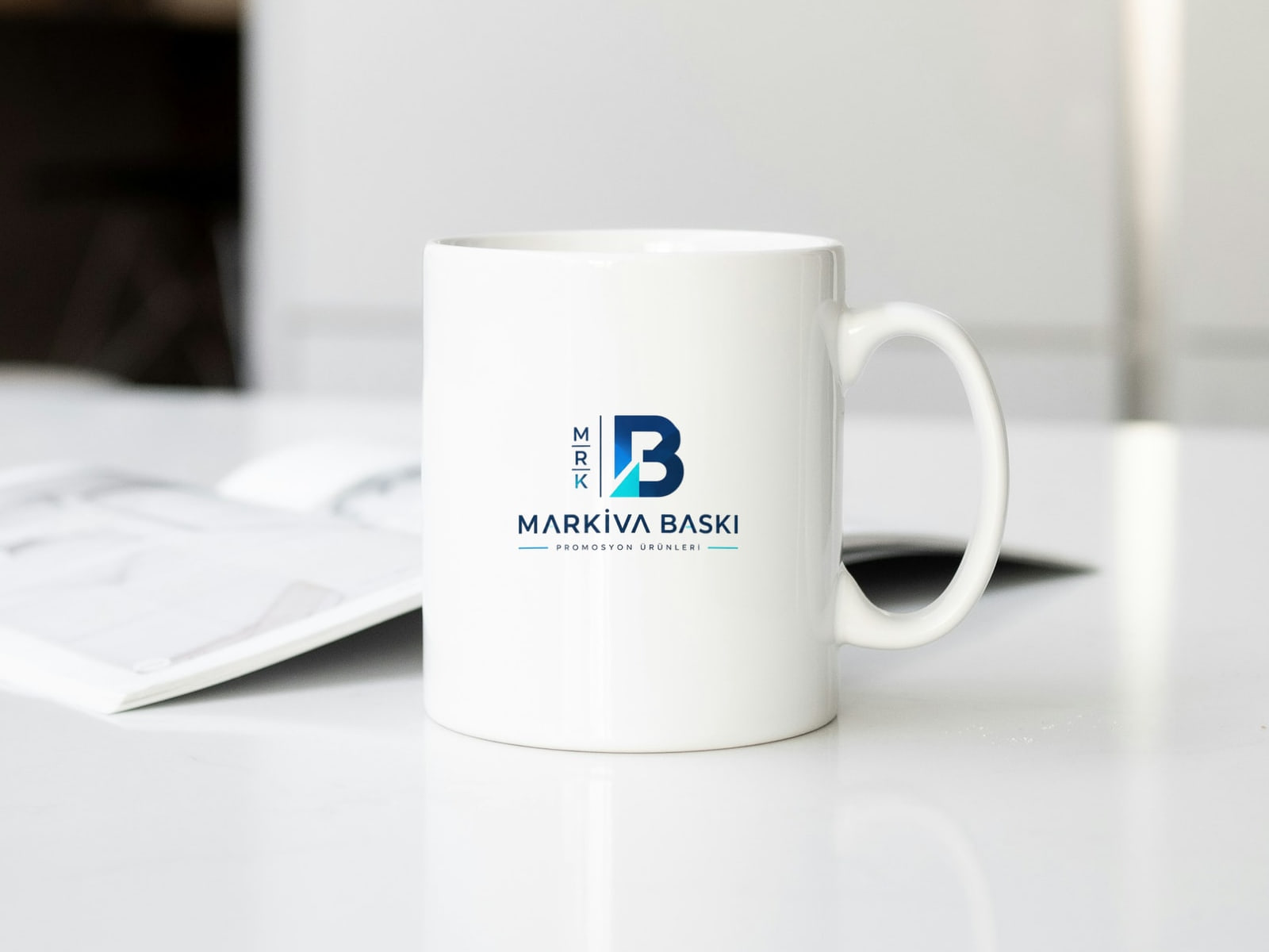 Logo baskılı beyaz seramik kupa